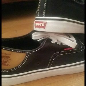 Levis Mens 9.5 shoes